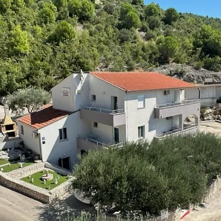 Palinic アパート